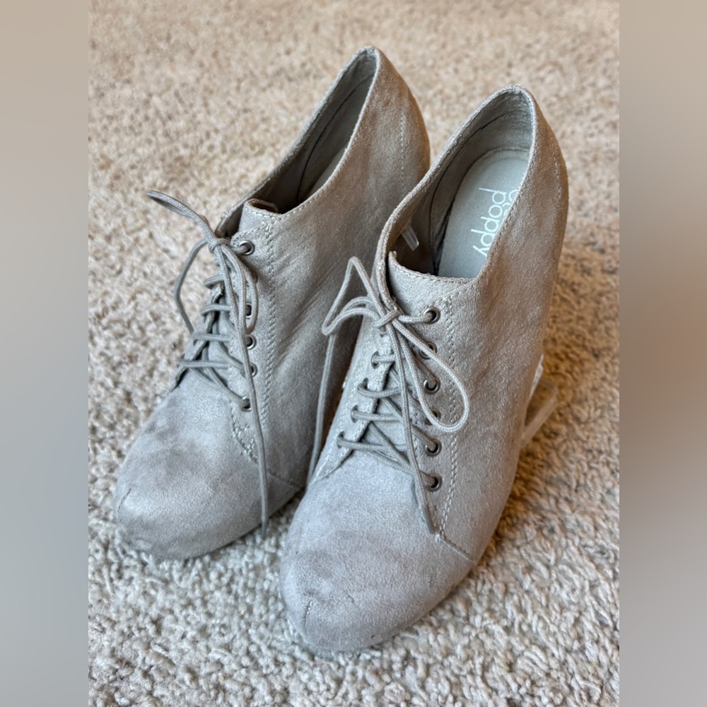 Black Poppy Women's Lace-Up Gray Boots